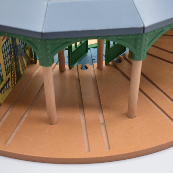 Roundhouse Tidmouth Shed w/5 Stalls Wooden Railway Thomas & Friends Train Engine - Picture 13 of 14